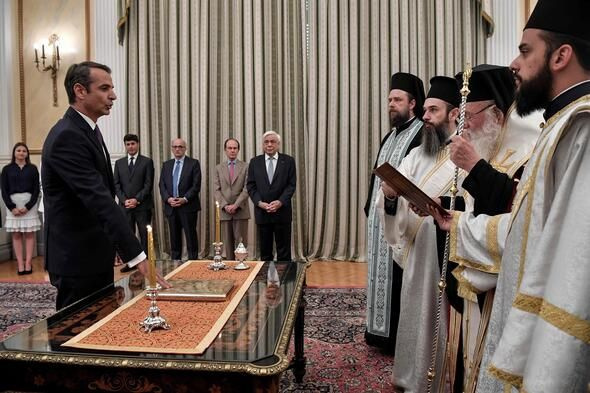 Yunanistan Başkanı Kiriakos Miçotakis dini törenle görevi devraldı