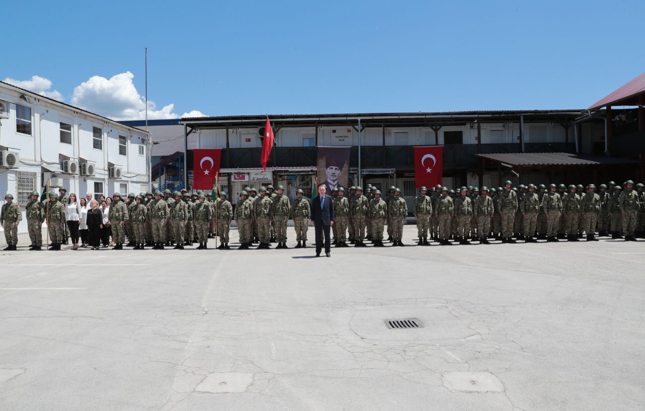 Cumhurbaşkanı Erdoğan Bosna'da Barış Gücü'nde görevli Türk askerlerini ziyaret etti