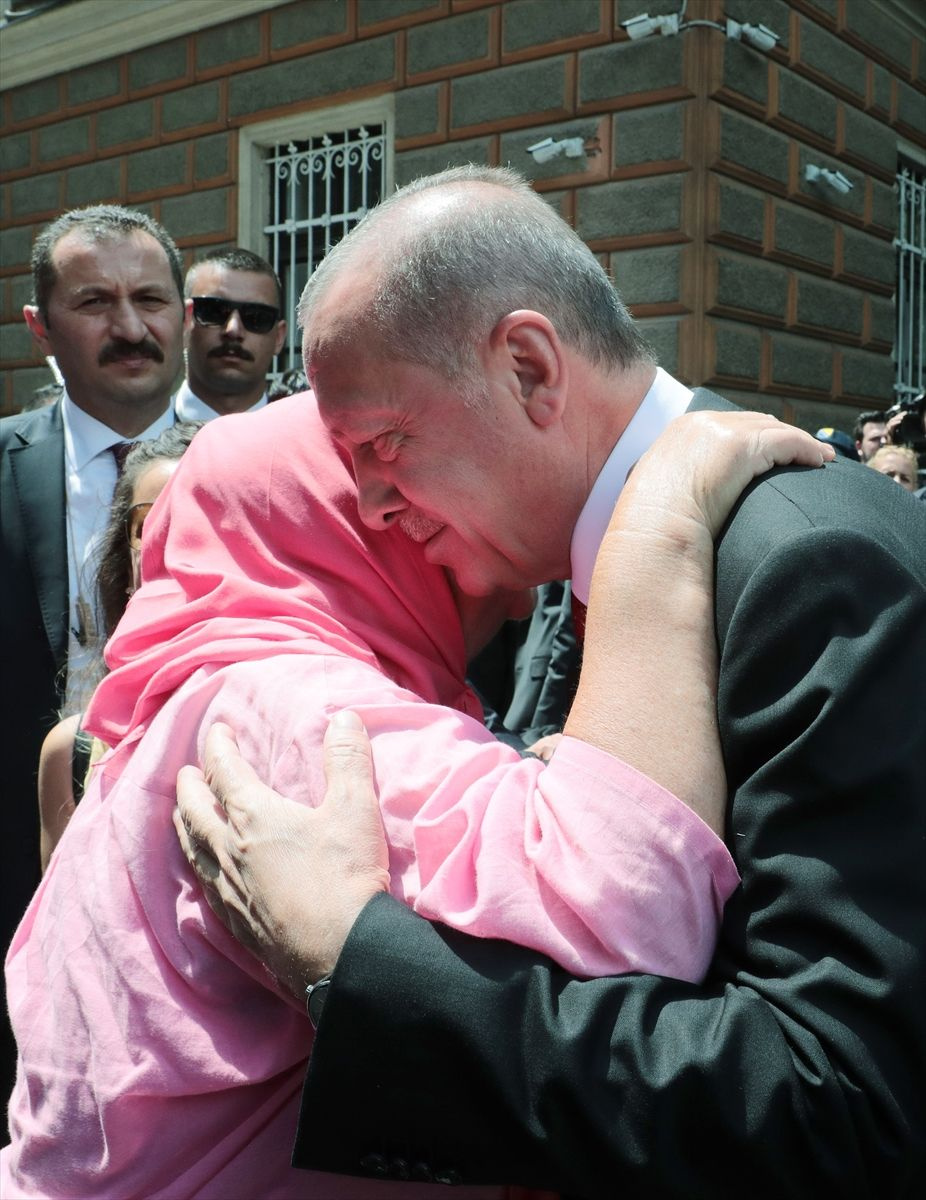 Cumhurbaşkanı Erdoğan Srebrenitsa Soykırımı kurbanları anısına düzenlenen geçit törenine katıldı