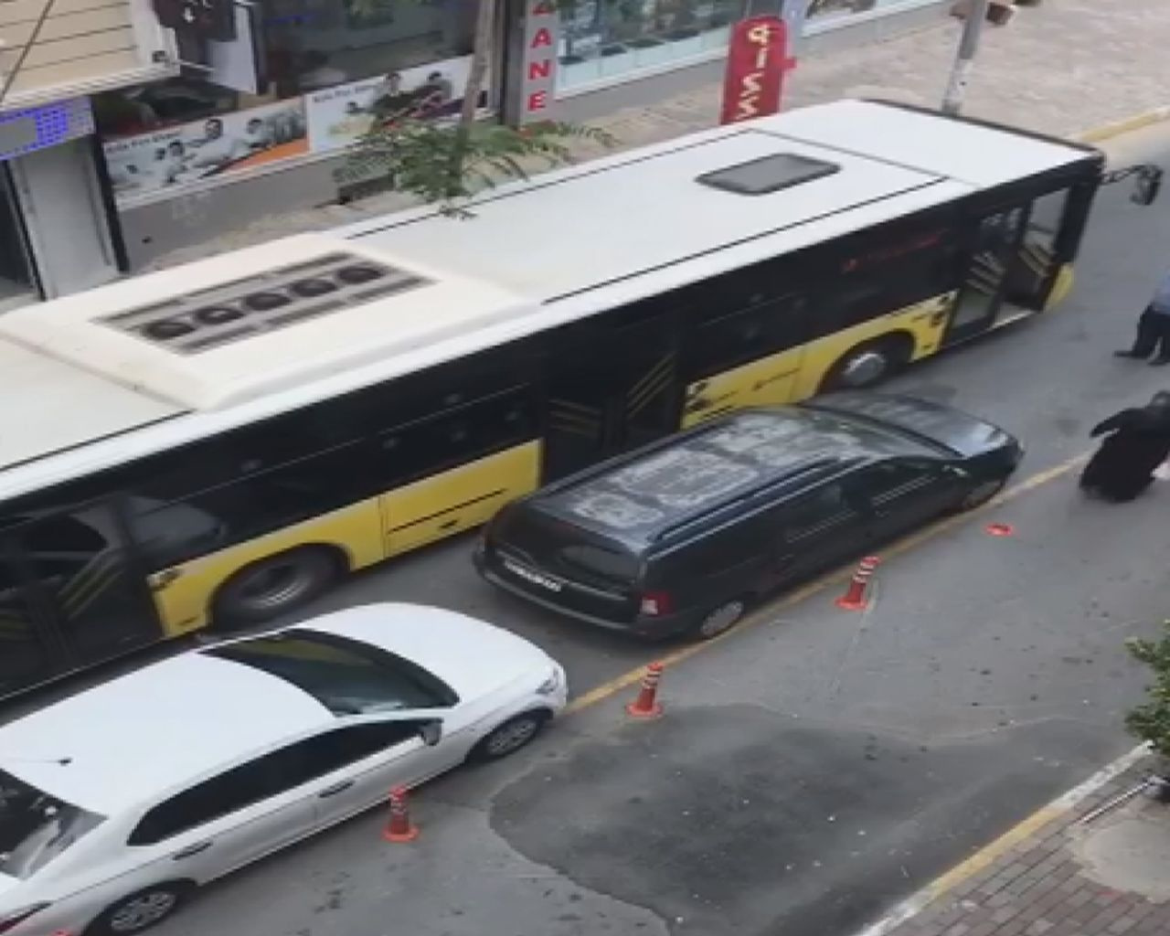 İstanbul Bağcılar'da otomobili böyle kenara çektiler