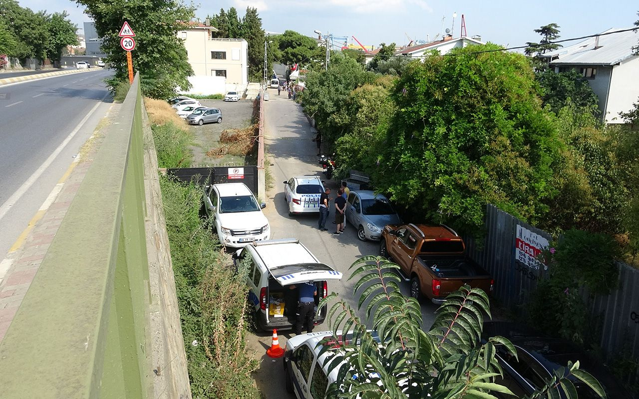 İstanbul Pendik'de bir ithalat firmasını silahla taradılar