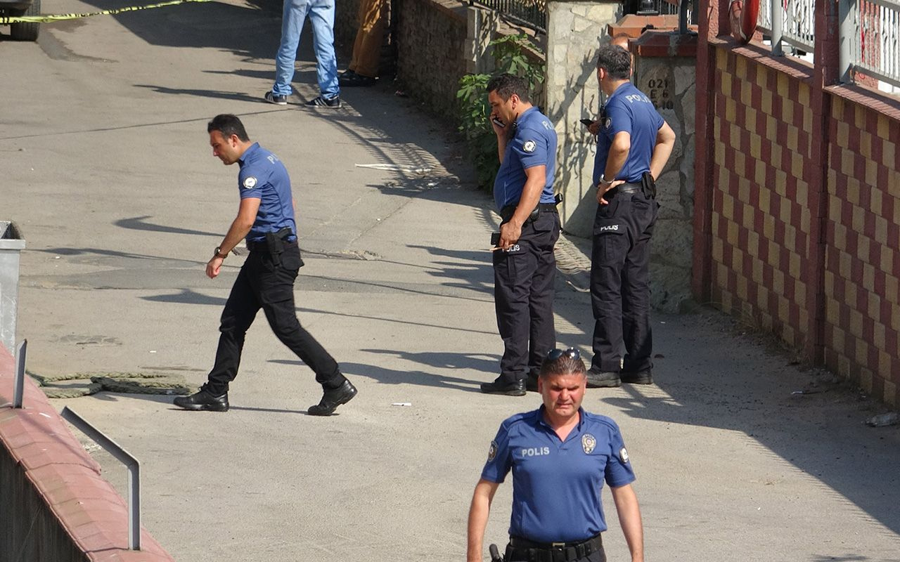 İstanbul Pendik'de bir ithalat firmasını silahla taradılar