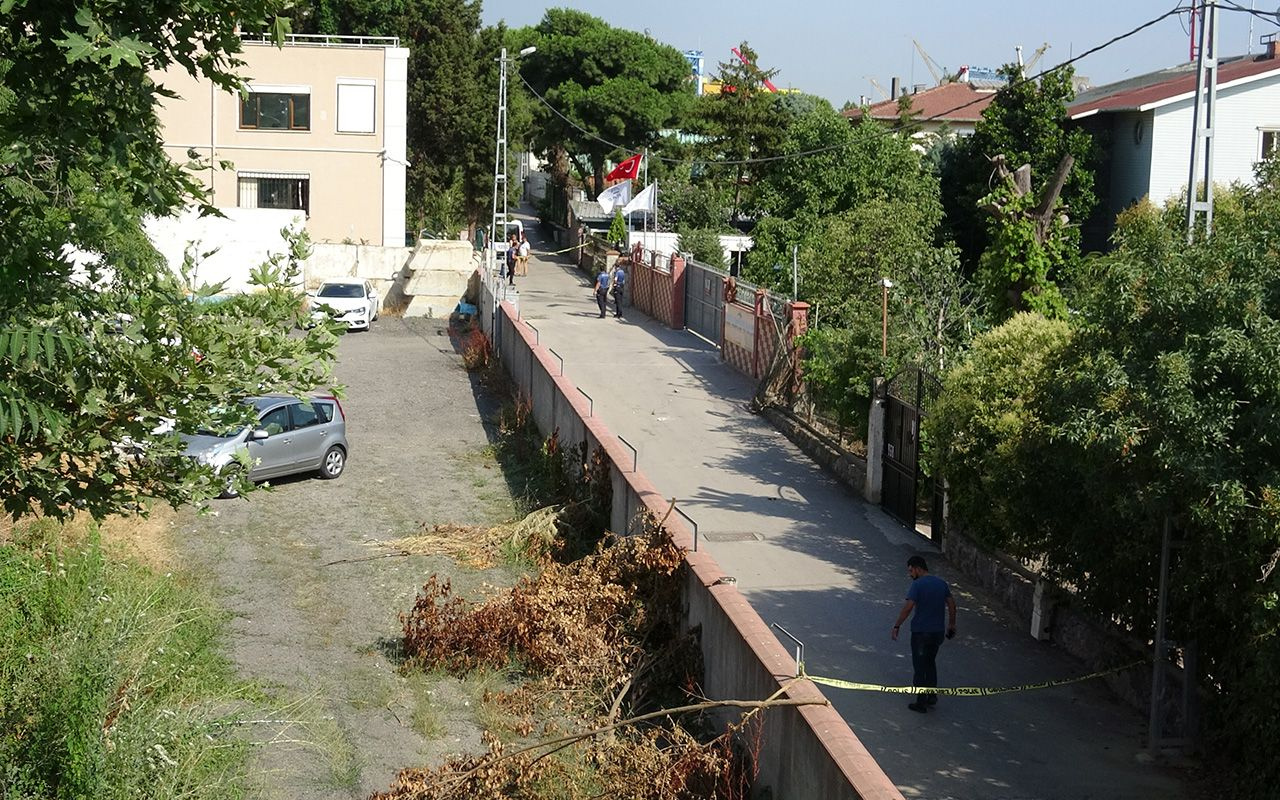 İstanbul Pendik'de bir ithalat firmasını silahla taradılar