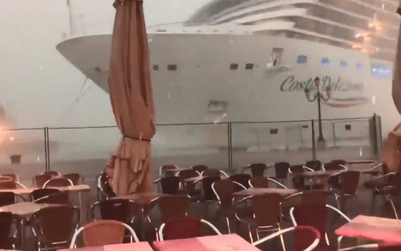İtalya'da kıl payı atlatılan faciada geminin o anları kamerada