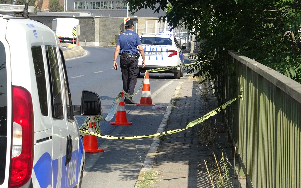 İstanbul Pendik'de bir ithalat firmasını silahla taradılar