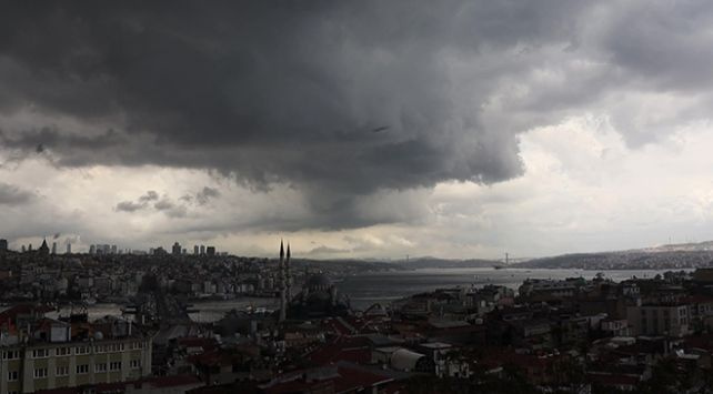 İBB'den İstanbullulara kritik uyarı! Sağanak yağmur gök gürültüsüyle beraber geliyor!