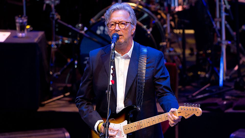 Ünlü şarkıcı Eric Clapton köpeği ölünce tatilini yarıda kesti