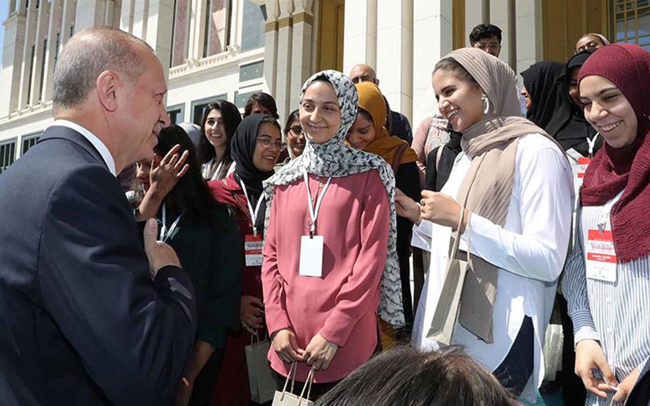 Cumhurbaşkanı Erdoğan'dan Amerikalı öğrencilerle renki görüntüler