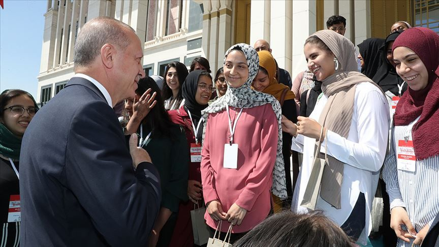 Cumhurbaşkanı Erdoğan'dan Amerikalı öğrencilerle renki görüntüler