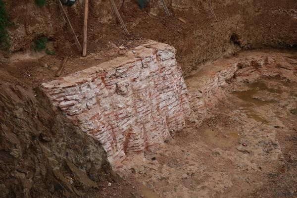 Kadıköy'de inşaat kazısı sırasında bulundu inşaatta çalışmalar durduruldu