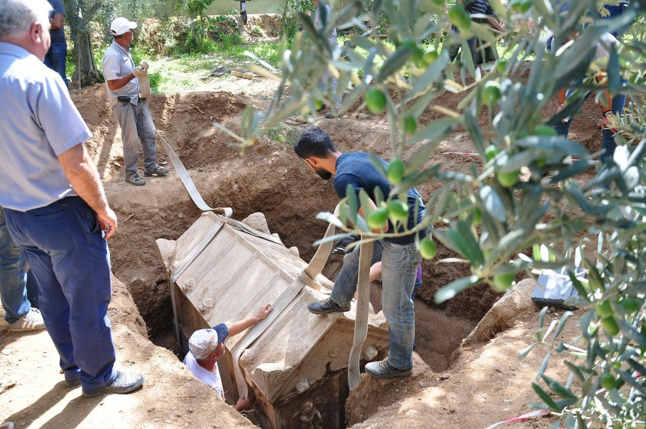 Bursa İznik'te pişmiş topraktan mezar ortaya çıktı