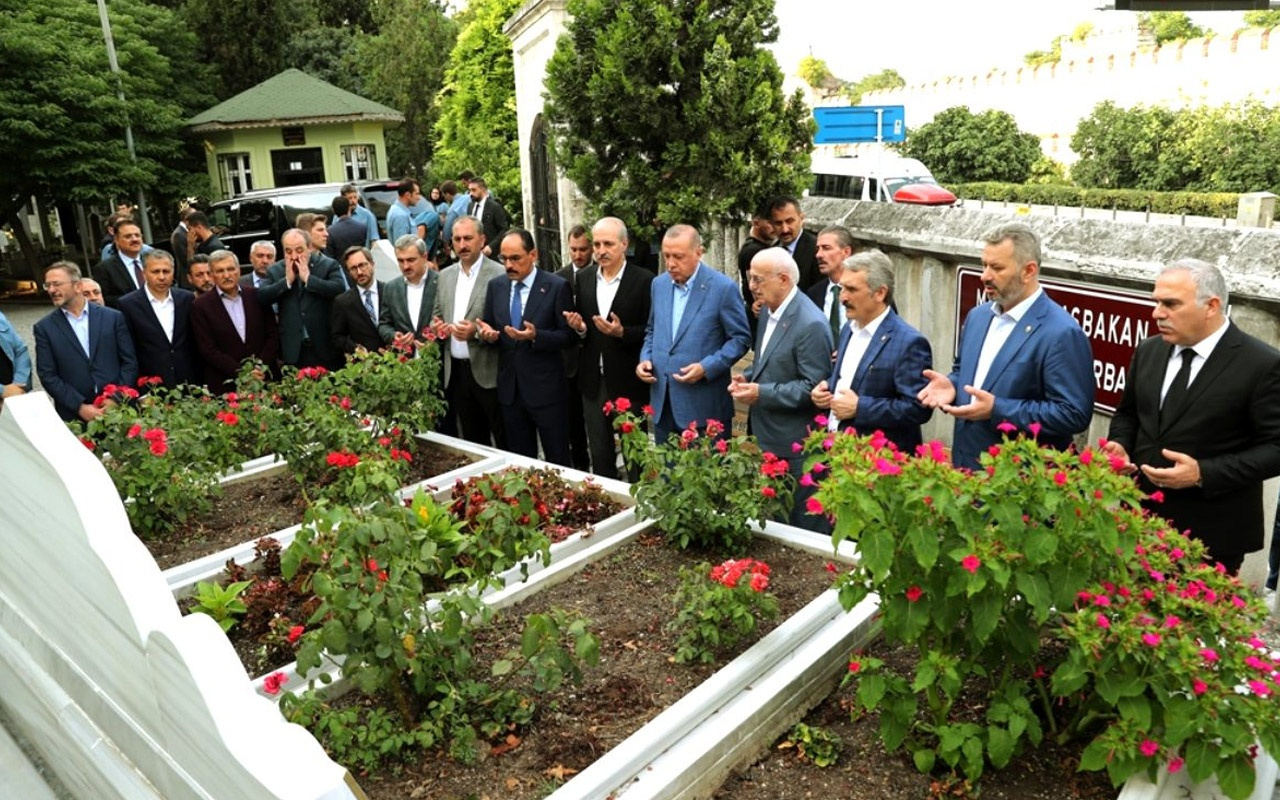 Erdoğan'dan Erbakan'ın mezarına ziyaret