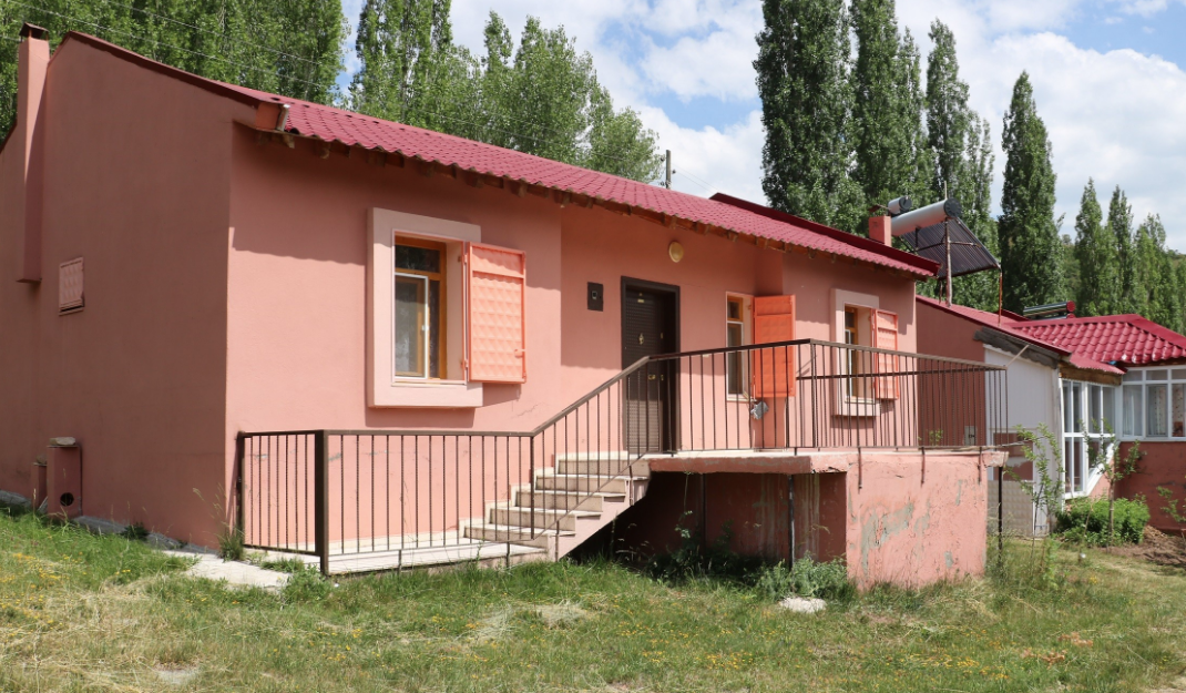 Tüm evler birbirinin aynısı! Sivas'ta ünlü iş adamı Bolucan köyünü yeniden inşa etti
