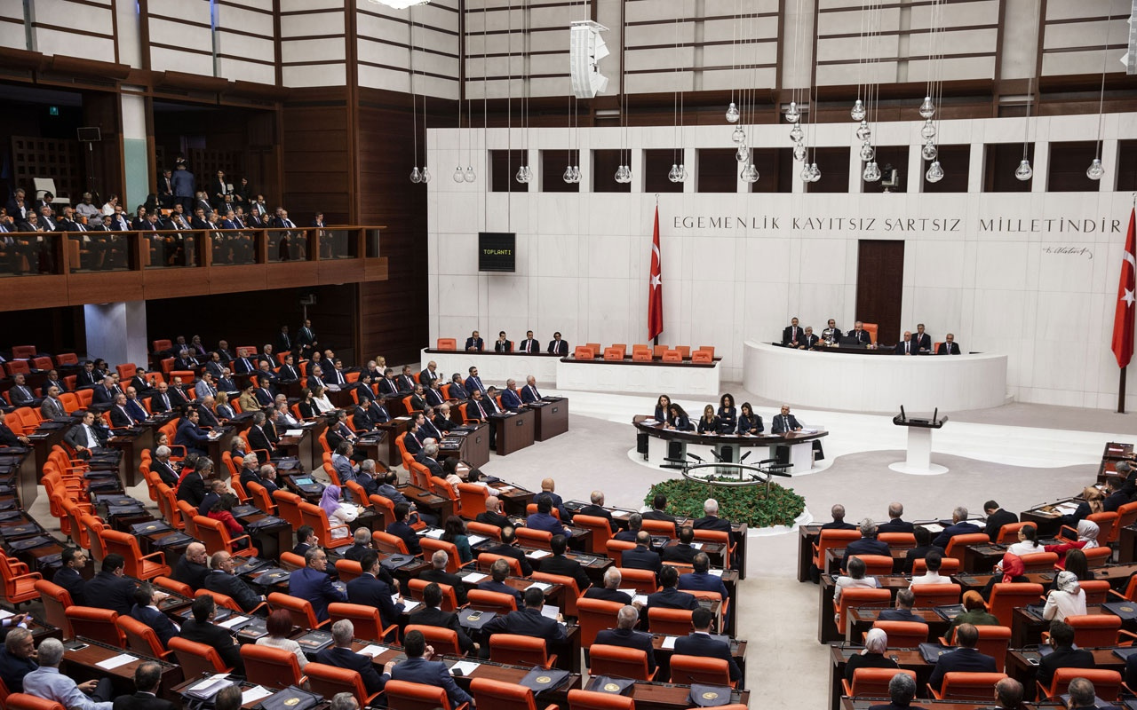 AK Parti'nin 'mahkemesiz ad ve soyad değişikliği' yasa teklifi Meclis'te!