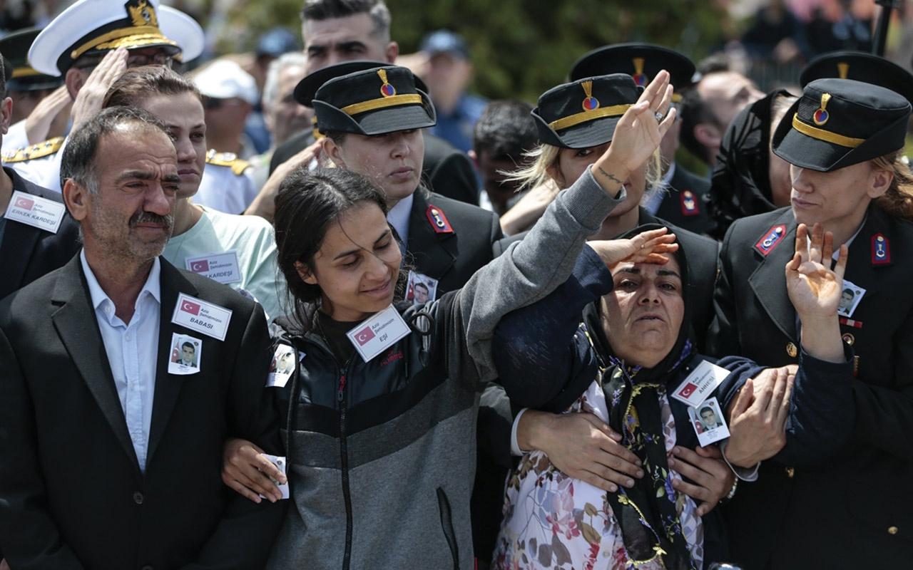 Jandarma Astsubay Üstçavuş Cengiz Tokur'un cenazesinde yürek yakan görüntüler