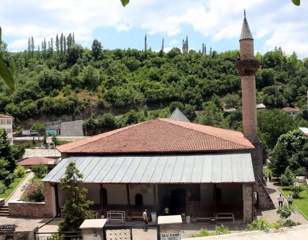 Fatih Sultan Mehmet'in namaz kıldığı 873 yıllık Ulu Cami hala ayakta