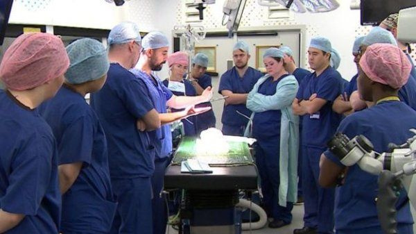 Dünya bu ameliyatı konuşuyor 100 doktor girdi 50 saatte yapışık ikizler birbirinden ayrıldı