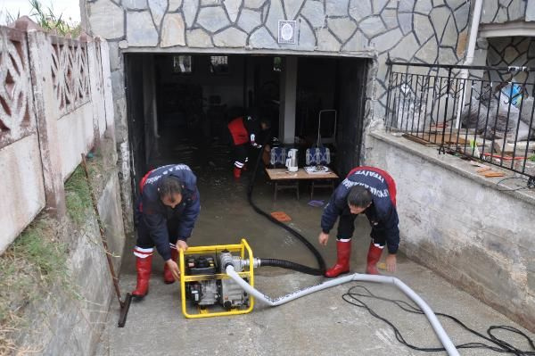 Afyonkarahisar'da sağanak hayatı olumsuz etkiledi