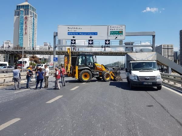 D-100'de çökme: Ankara yönü trafiğe kapatıldı
