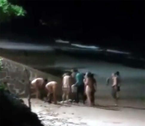 Görenler telefona sarıldı! Gece yarısı 5 kadın ve bir erkek sahilde çırılçıplak...