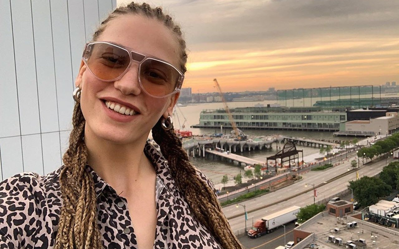 Serenay Sarıkaya bikinili pozuyla takipçilerini mest etti