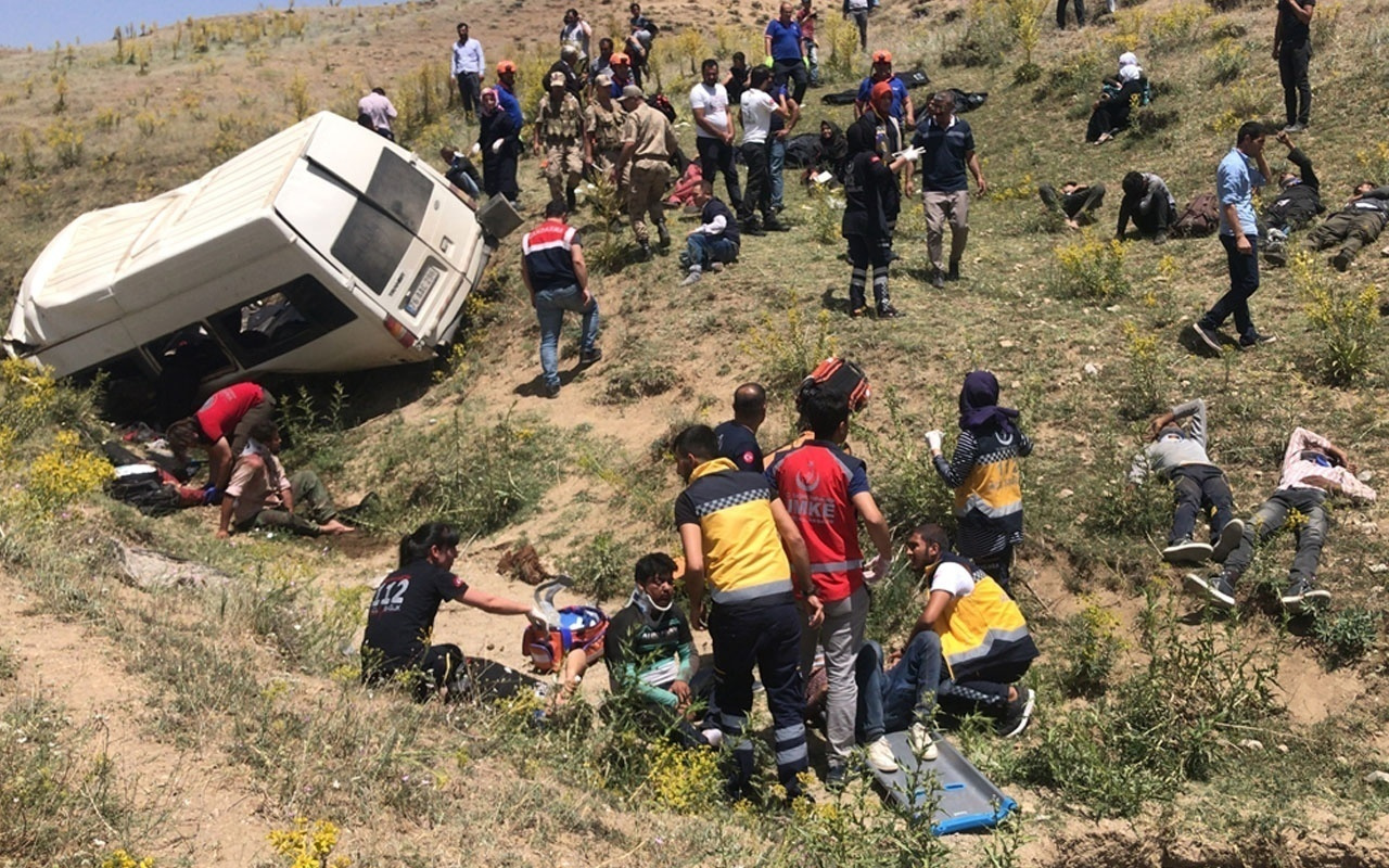 Van'da katliam gibi trafik kazası! 17 kişi hayatını kaybetti 50 yaralı var