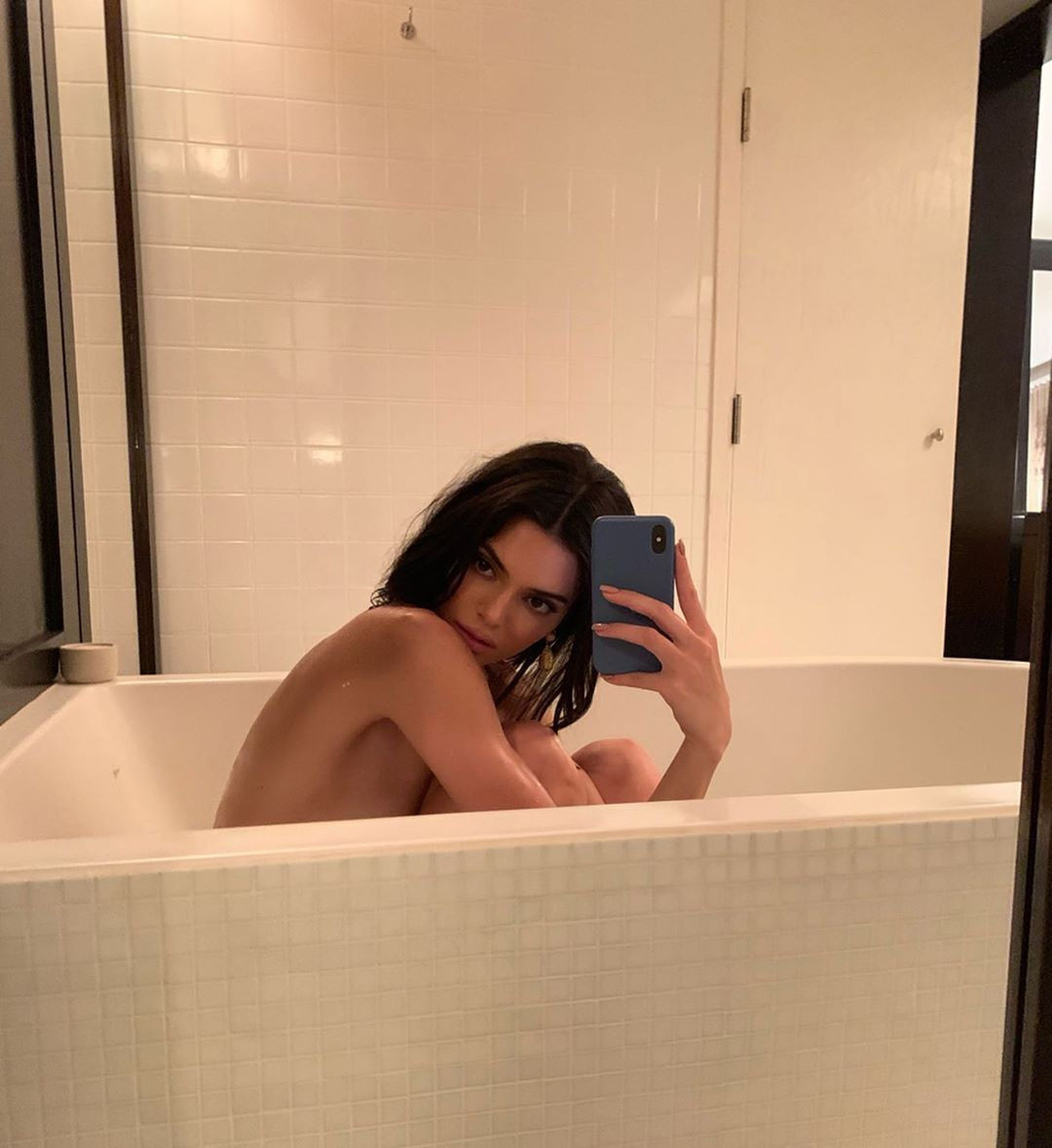 Kendall Jenner, Türk fotoğrafçı Mert Alaş'a soyundu