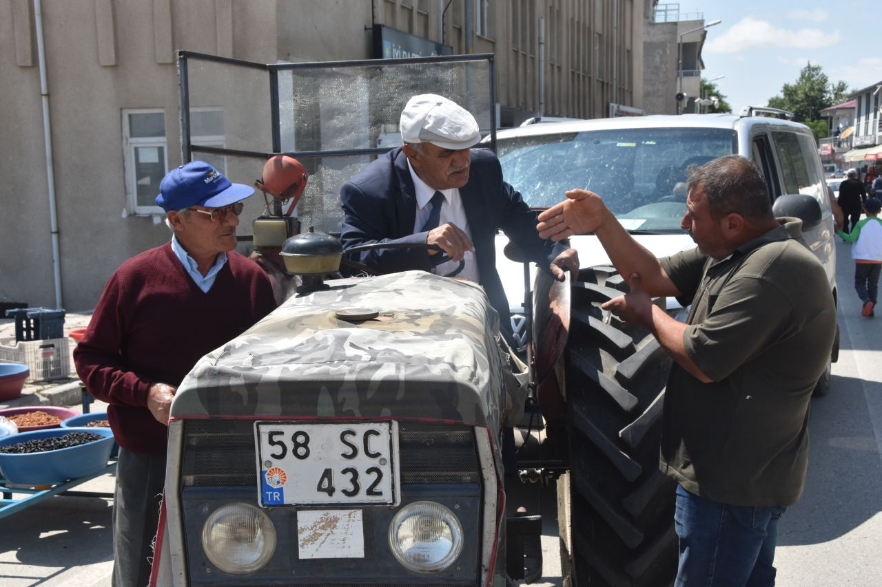 Sivas Gölova Belediye başkanı makam aracı olarak 36 yıllık traktörünü kullanıyor - Sayfa 7