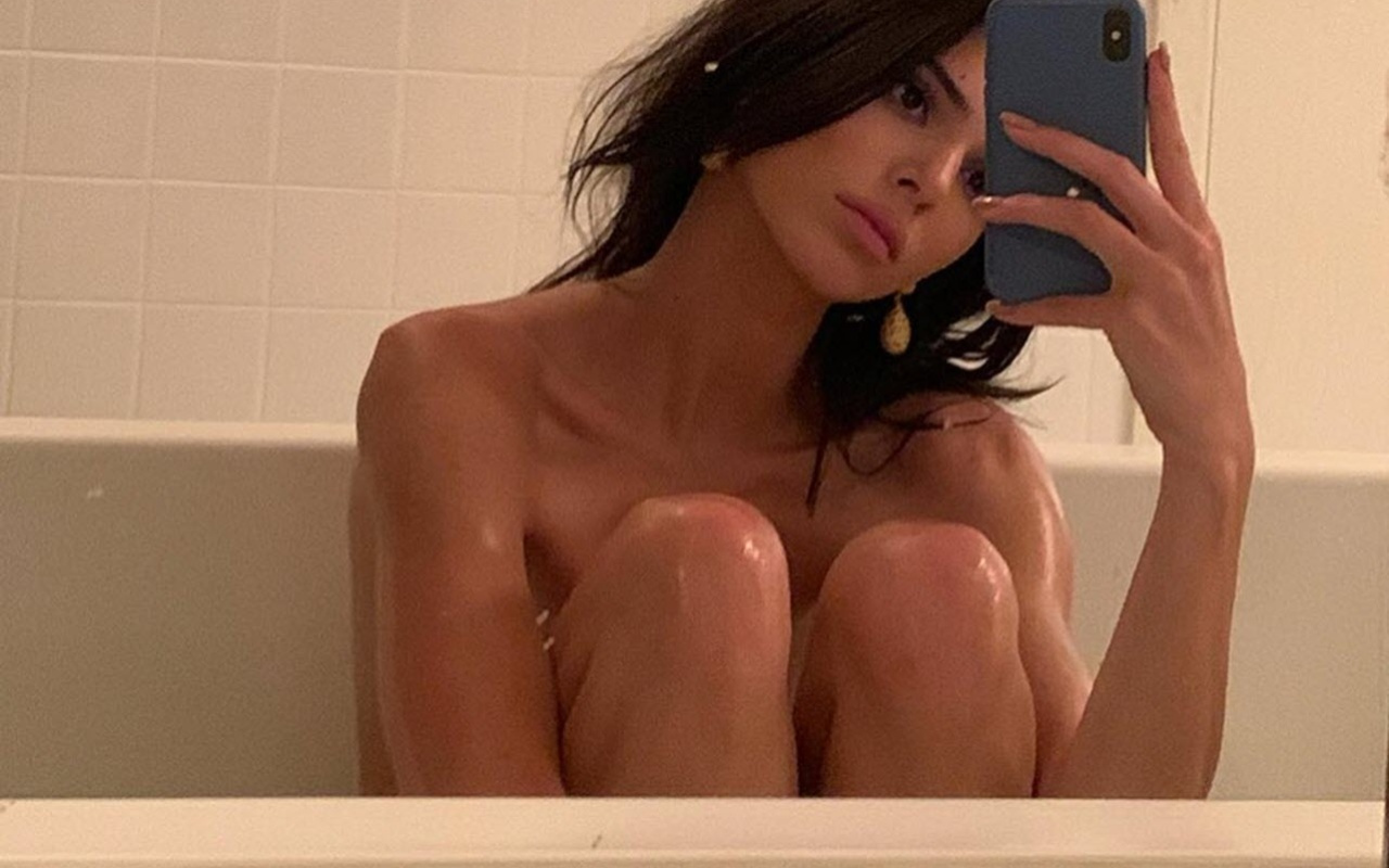Kendall Jenner, Türk fotoğrafçı Mert Alaş'a soyundu