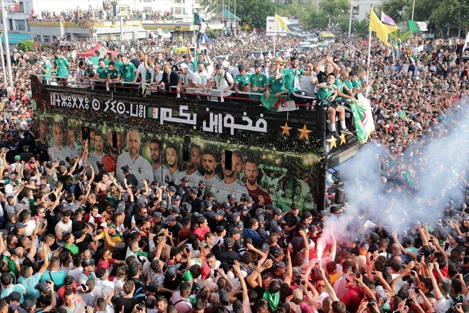 Afrika'nın en büyüğü Cezayir Milli Takımı'na coşkulu karşılama