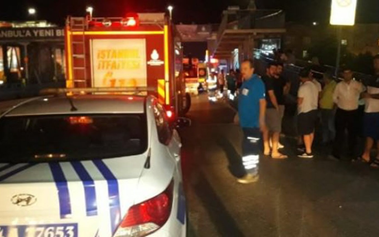 Sefaköy'de bir araç durağa daldı: 6 yaralı
