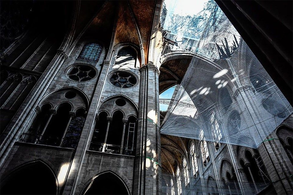 Notre Dame Katedrali alevlere teslim olmuştu! Yeniden inşasına başlandı