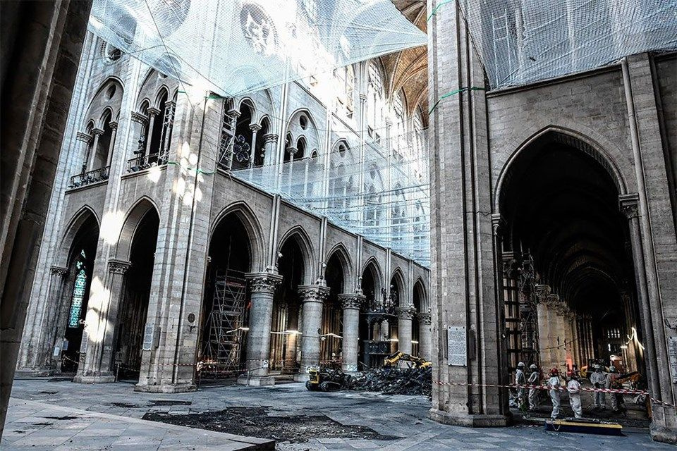 Notre Dame Katedrali alevlere teslim olmuştu! Yeniden inşasına başlandı