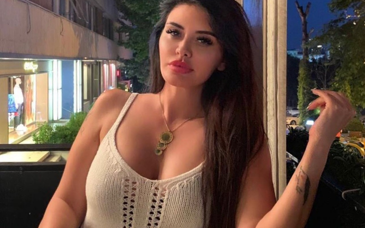 Seksi şarkıcı Ebru Polat denize öyle bir girdi ki... Instagram'da olay oldu
