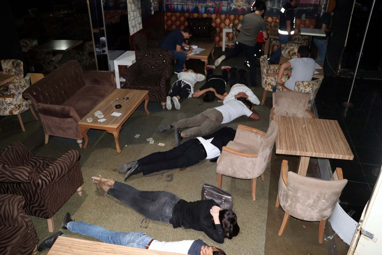 Ankara'da 'avcı kız' operasyonu 125 gözaltı tuzağa düşürdüğü erkekleri...