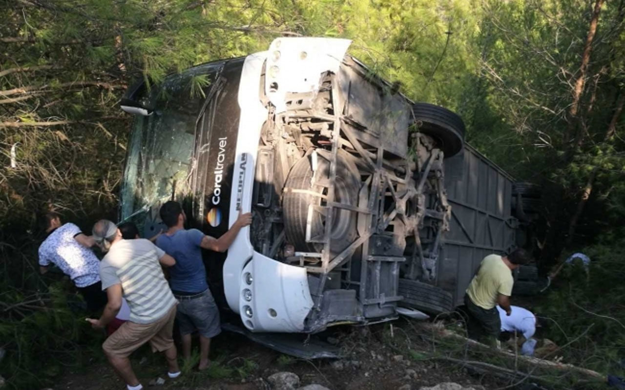 Antalya'da tur otobüsü devrildi: 25 yaralı