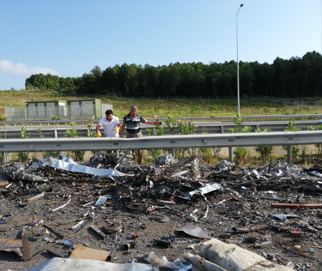 Kuzey Marmara Otoyolu'nda TIR devrildi! Ankara istikameti kapandı