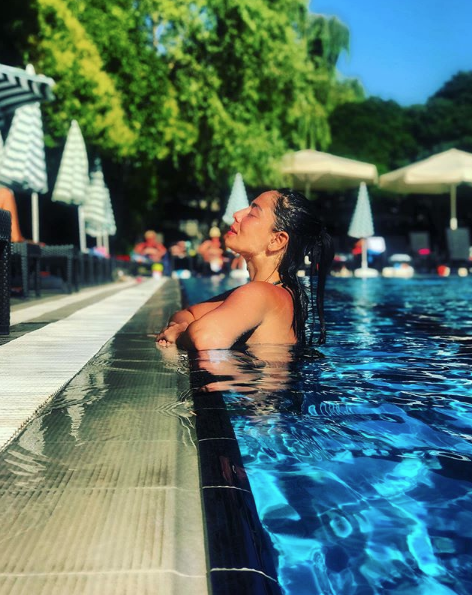 Merve Sevi'nin mayolu pozu sosyal medyayı salladı