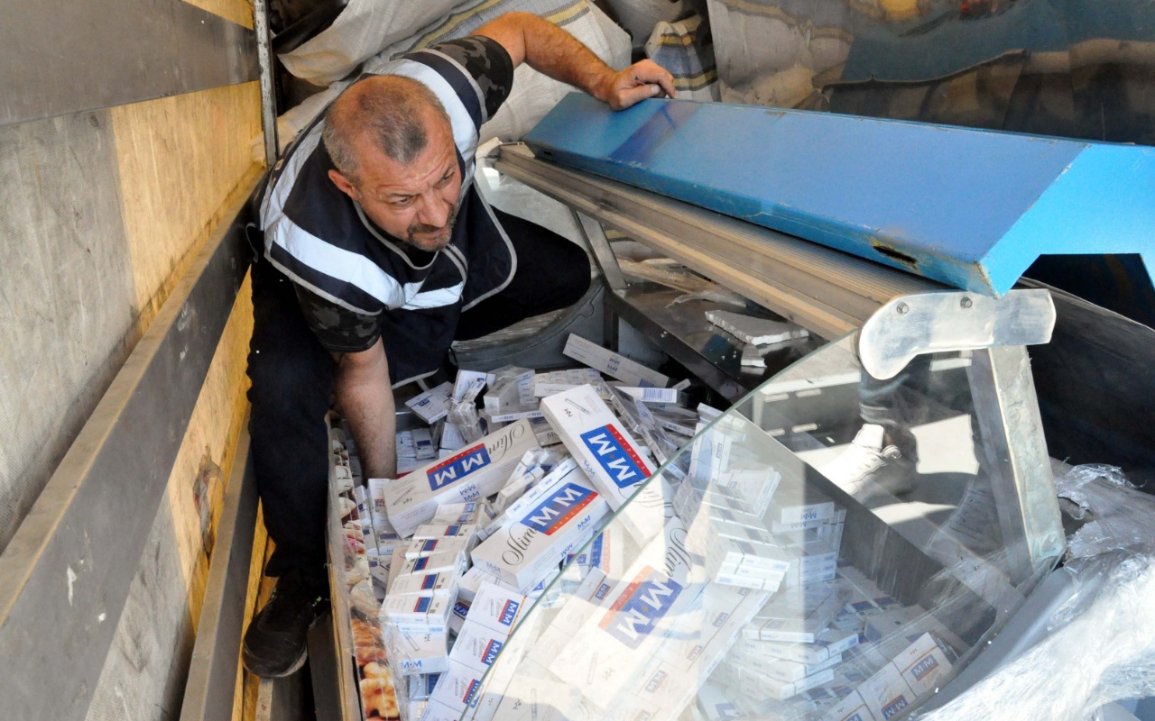 Ankara'da kaçak sigara operasyonu! Dondurma dolabında 20 bin paket ele geçirildi