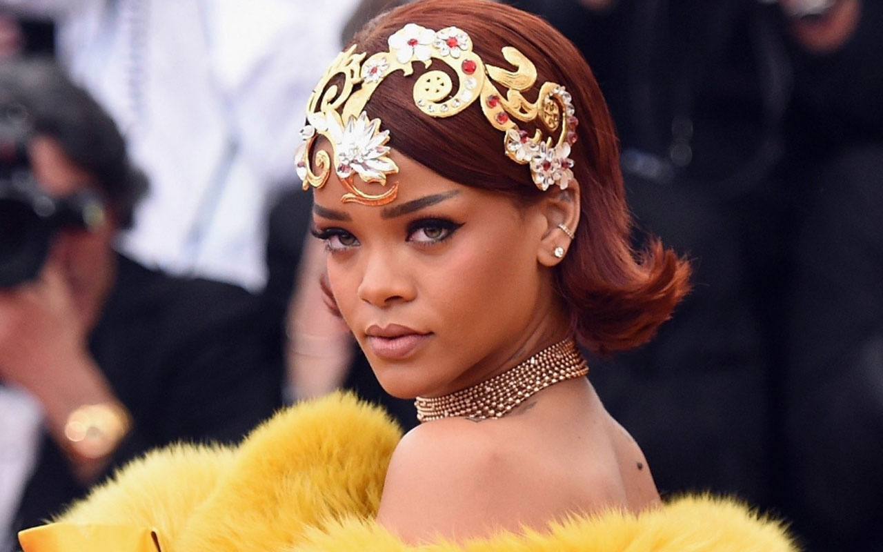 Rihanna'ya ikizi kadar benzeyen kız sosyal medyayı salladı! Rihanna görünce şok geçirdi