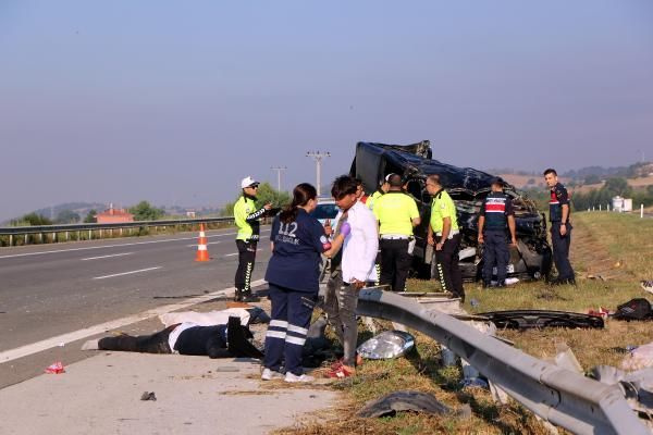 Bolu'da cenaze dönüşü feci kaza! Aynı aileden 10 kişi yaralandı 1 kişi hayatını kaybetti