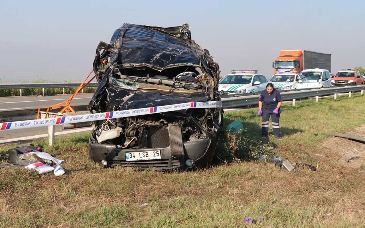 Cenazeden dönenleri taşıyan minibüs takla attı: 1 ölü, 10 yaralı