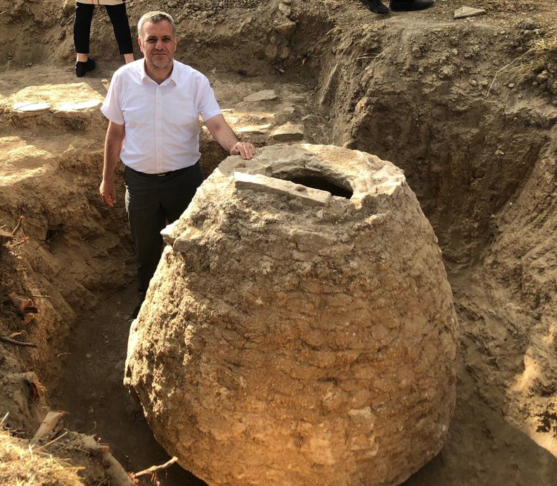 Tarlasını sürerken pulluğuna takıldı Elazığ'da 200 yıllık tarih yatıyormuş