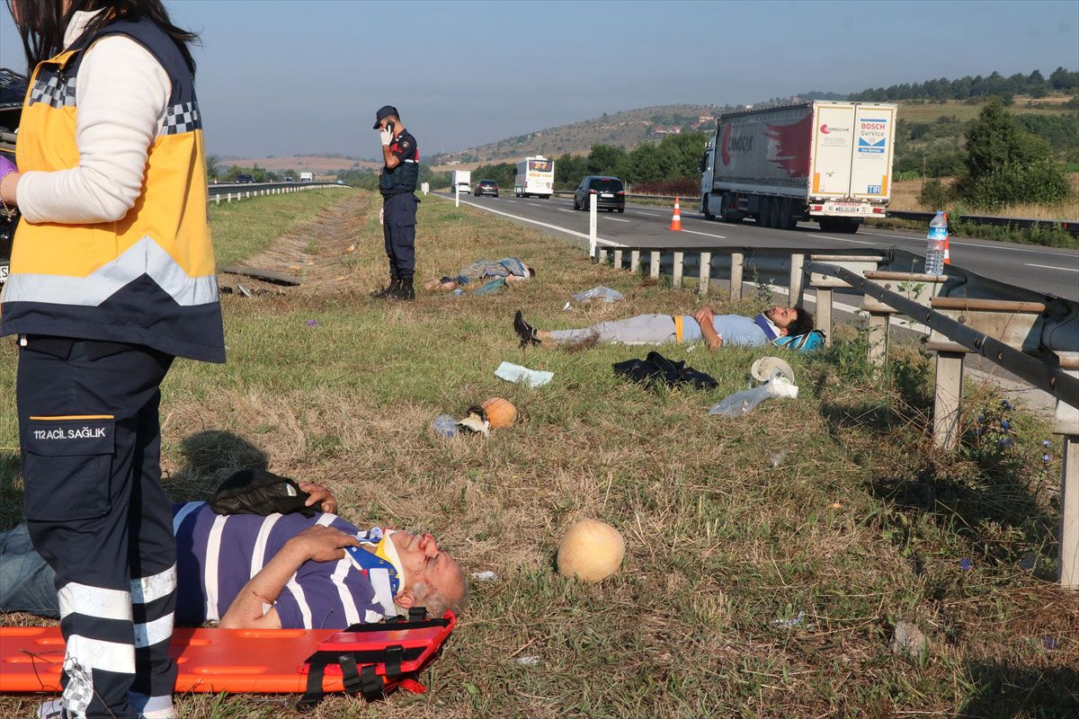 Bolu'da cenaze dönüşü takla atan midibüste can pazarı: 1 ölü 10 yaralı