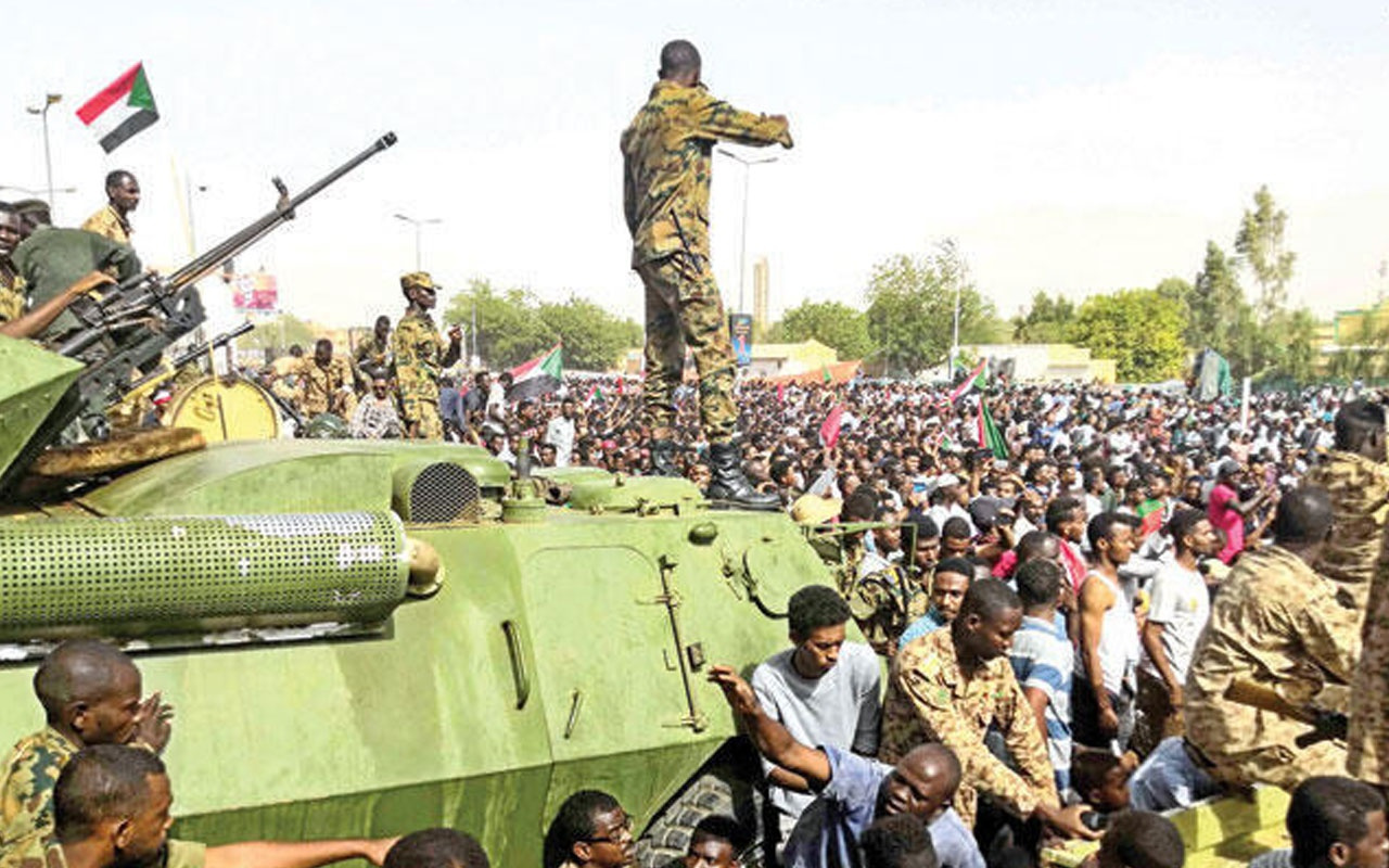Sudan'da genelkurmay başkanı öncülüğündeki darbe girişimi engellendi