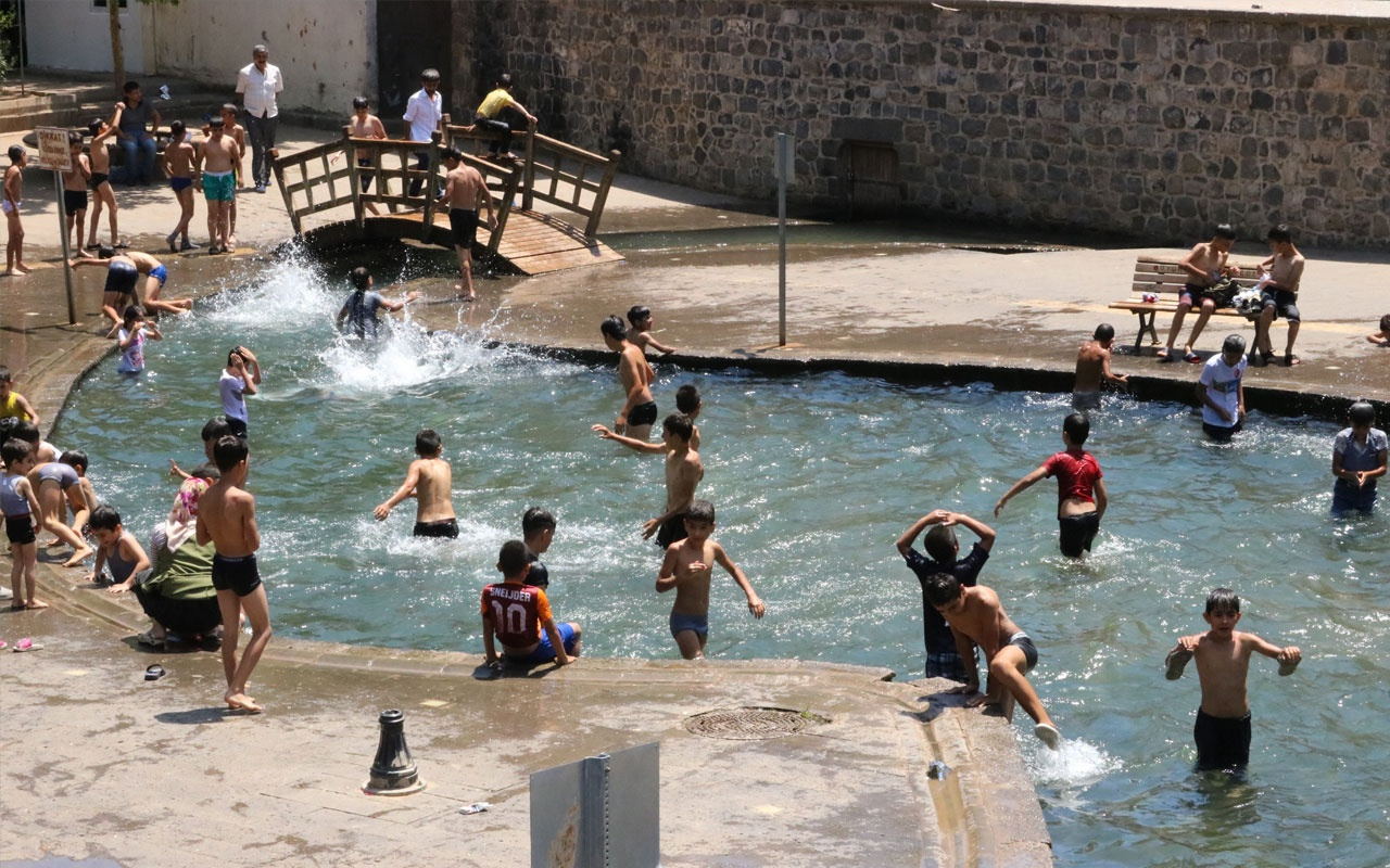 Diyarbakır sıcağından kaçan vatandaşlar serinleyecek yer arıyor