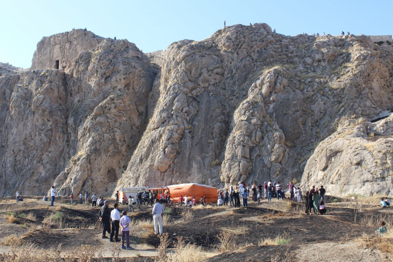 Van'da genç kız terk ettiği sevgilisini kurtardı