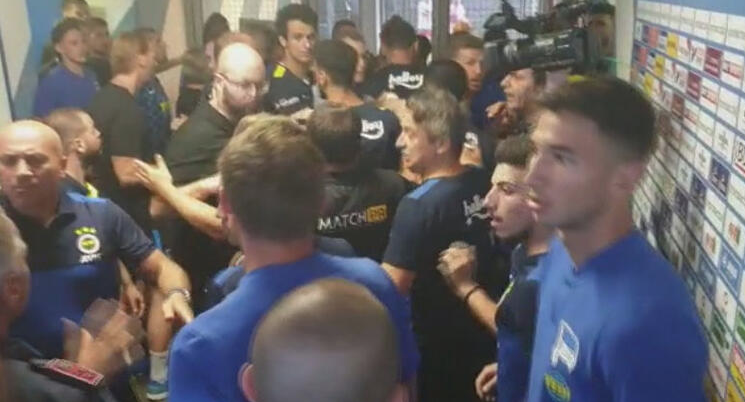 Fenerbahçe - Hertha Berlin maçı sonrası olay! Emre Belözoğlu rakibini kovaladı tünelde arbede çıktı