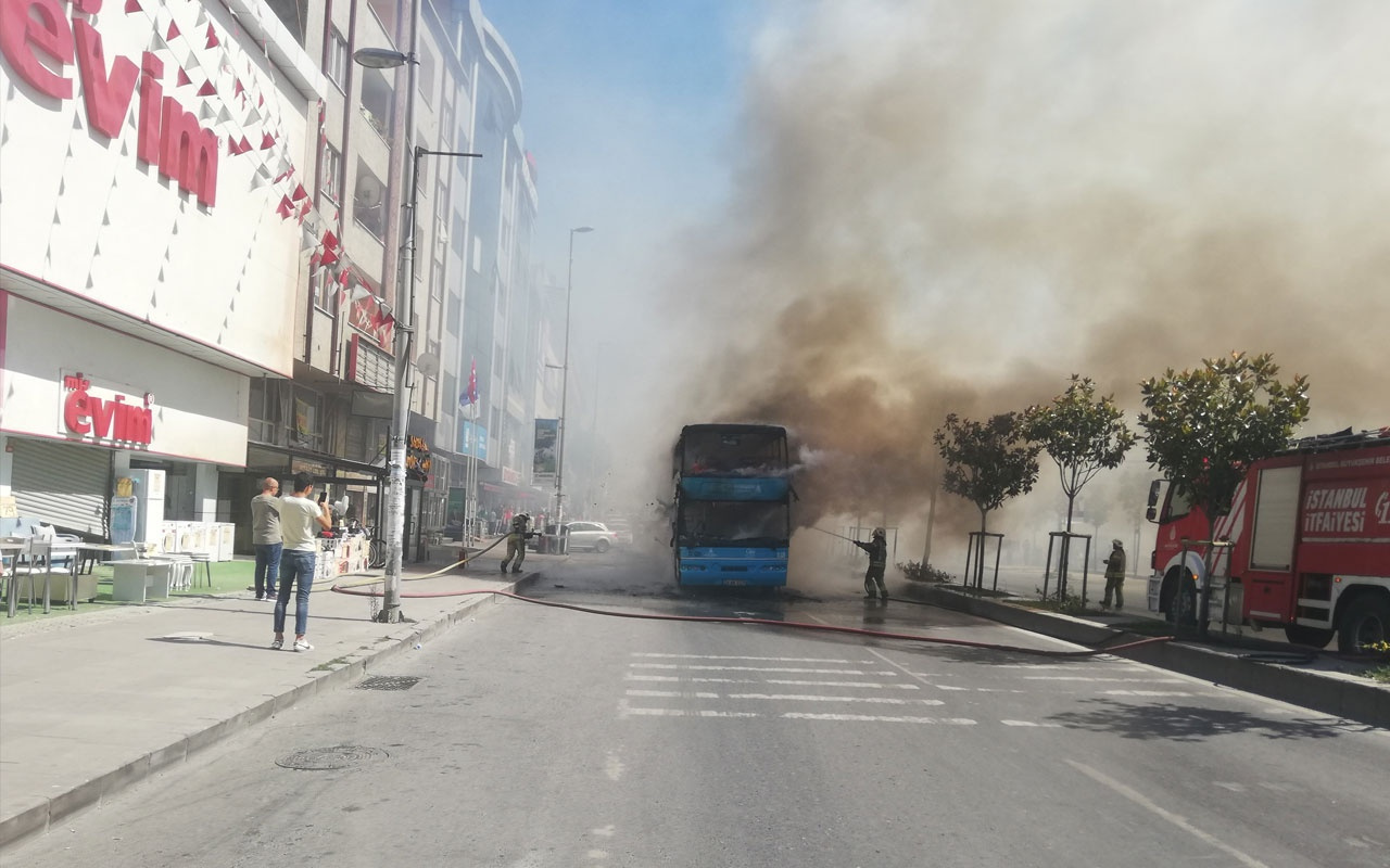 Esenyurt’ta iki katlı otobüs alev alev yandı