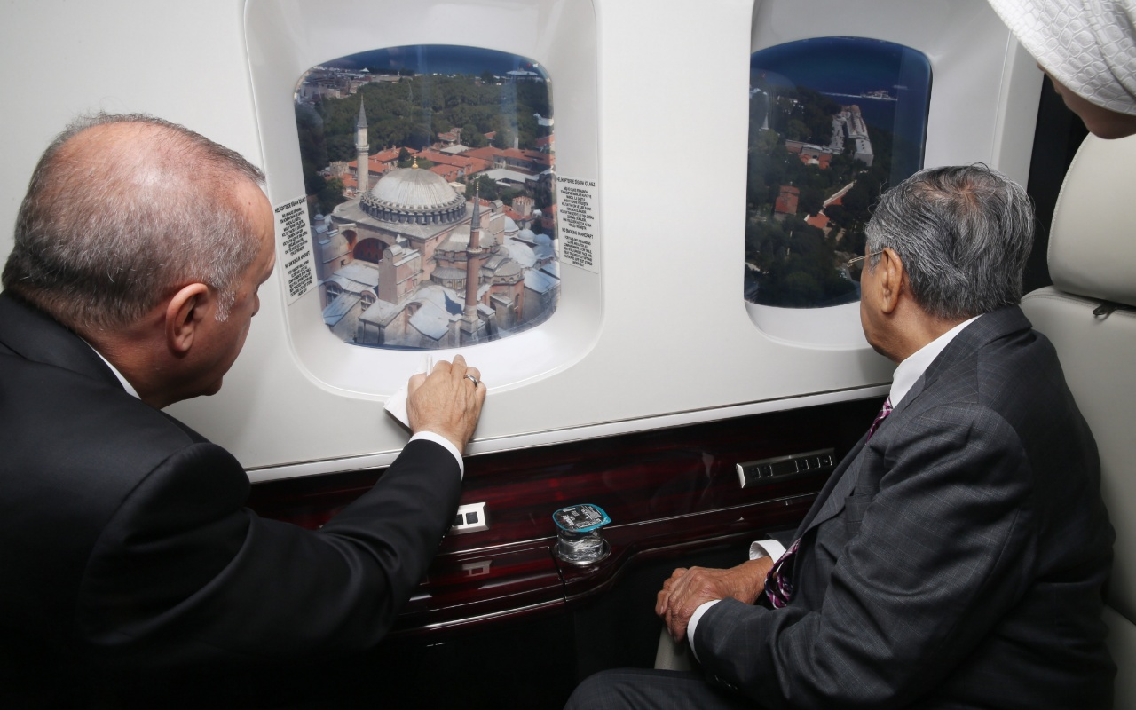 Cumhurbaşkanı Erdoğan, Malezya Başbakanı Muhammed'e İstanbul'u gezdirdi